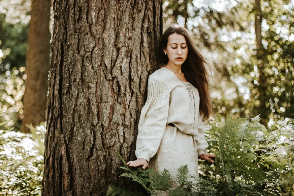 Modowy alert: jak stylizować hit lata 2025, czyli lniane sukienki